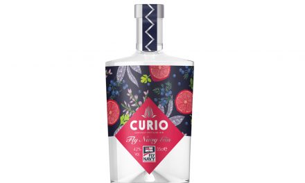 Curio Spirits lanza la ginebra conmemorativa, Curio Fly Navy Gin