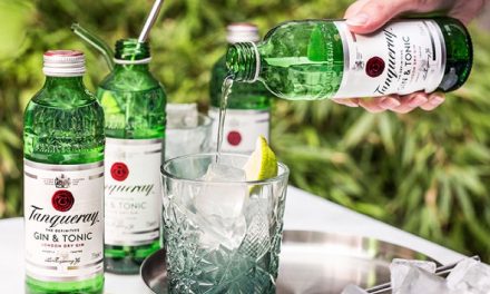 Tanqueray lanza dos nuevos gin tonics embotellados