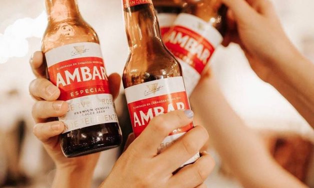 Los ganadores de La Vuelta brindan con cerveza Ambar