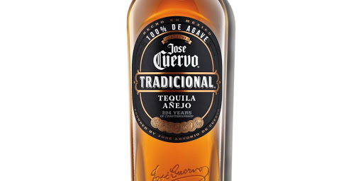 José Cuervo termina tequila en barriles de whisky irlandés en José Cuervo Tradicional Añejo