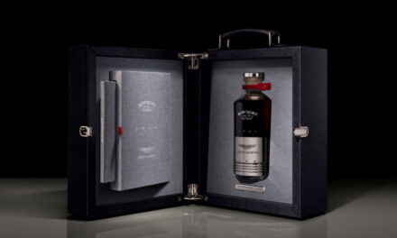 Aston Martin y Bowmore embotellan un whisky de 50.000 libras, Black Bowmore DB5 1964