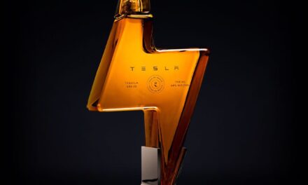 Tesla lanza un tequila de 250 dólares