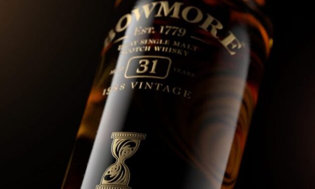 Bowmore añade whiskies de 31 y 27 años a la serie Timeless