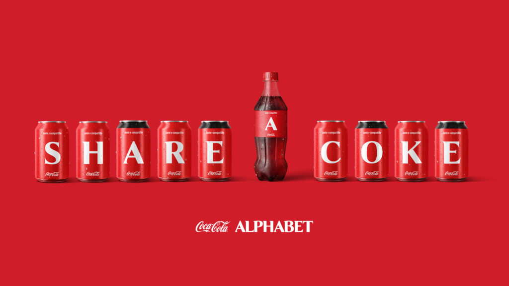 Coca-Cola vuelve a sorprender lanzando una colección de latas y botellas con las letras del abecedario