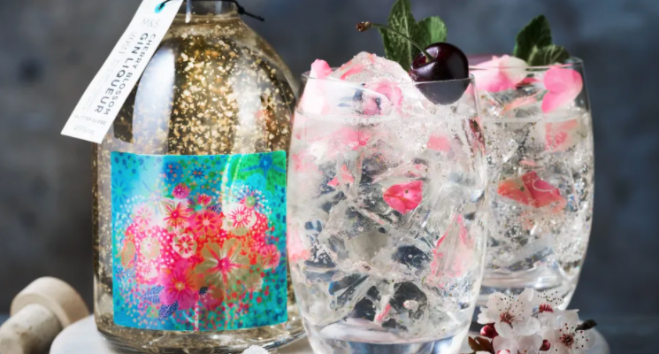Marks and Spencer’s Cherry Blossom Gin Glitter Globe, uno de los sabores del verano