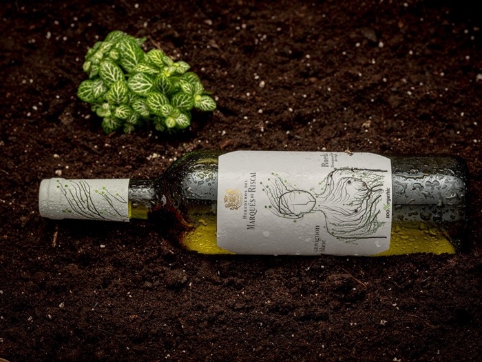 Marqués de Riscal lanza la añada 2021 de su gama de vinos blancos 100% organic