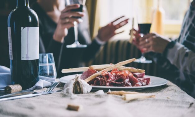El consumo de vino en España mantiene su tendencia alcista por cuarto mes consecutivo, con un crecimiento superior al 12%