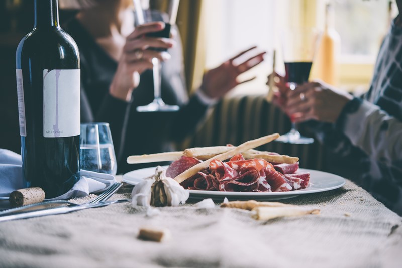 El consumo de vino en España mantiene su tendencia alcista por cuarto mes consecutivo, con un crecimiento superior al 12%