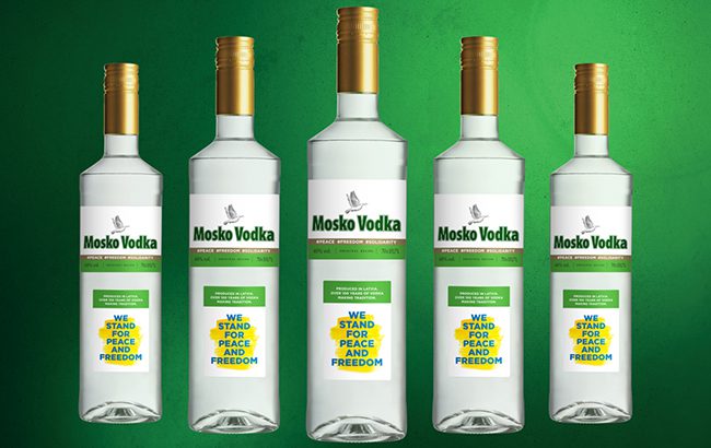 El vodka Moskovskaya apoya a Ucrania con una nueva etiqueta