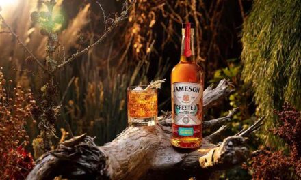Jameson lanza Jameson Crested Finished in Barleywine Irish Oak Barrels, la tercera edición de la serie Crested