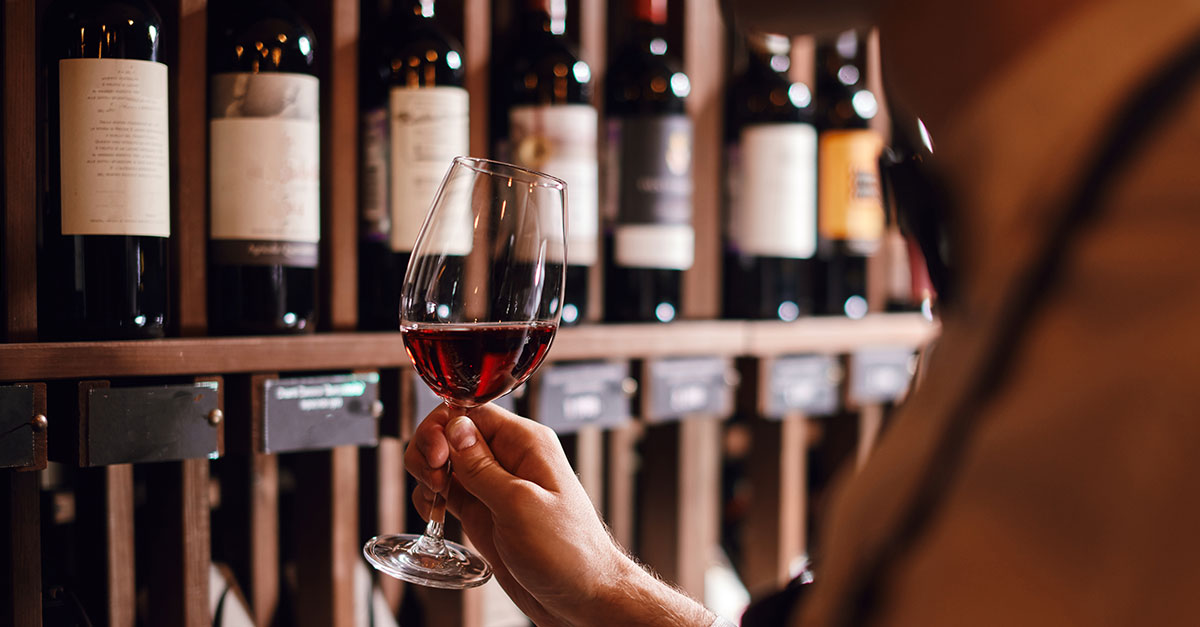 Los 50 vinos más caros del mundo (2024)