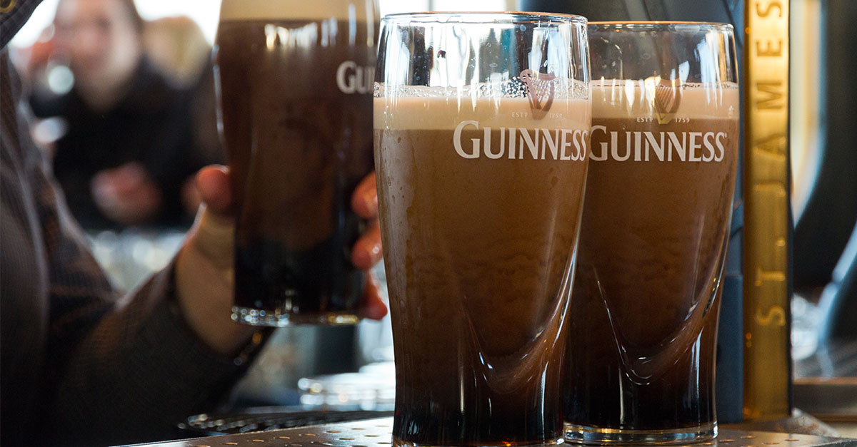 Se suministran raciones de Guinness a los pubs británicos a medida que la cerveza negra gana popularidad
