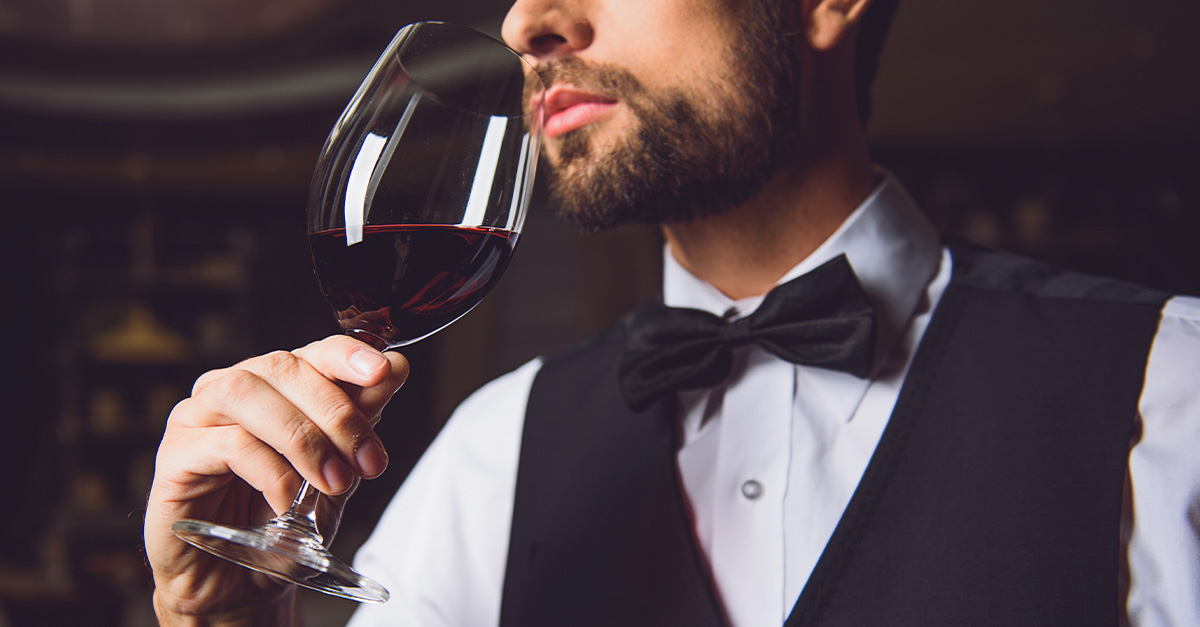 Le preguntamos a 9 sumilleres: ¿Cuál es la bandera roja del servicio de vinos más grande?