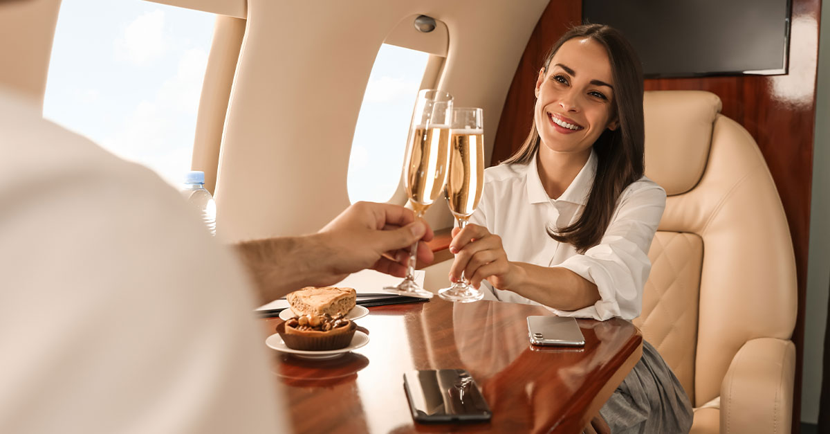 Estas tres aerolíneas tienen las mejores selecciones de champán en vuelo