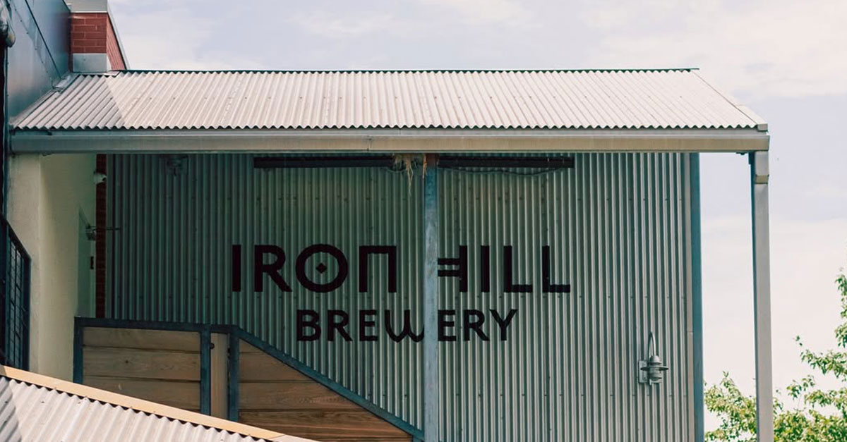 Brewery de Iron Hill y persianas de restaurantes todas las ubicaciones