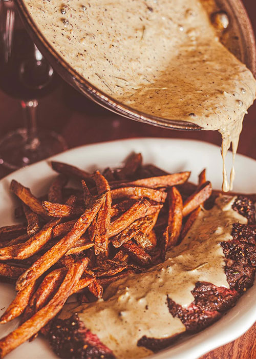 Las patatas fritas de Liar Liar's son uno de los mejores aperitivos de vino de Nueva York.