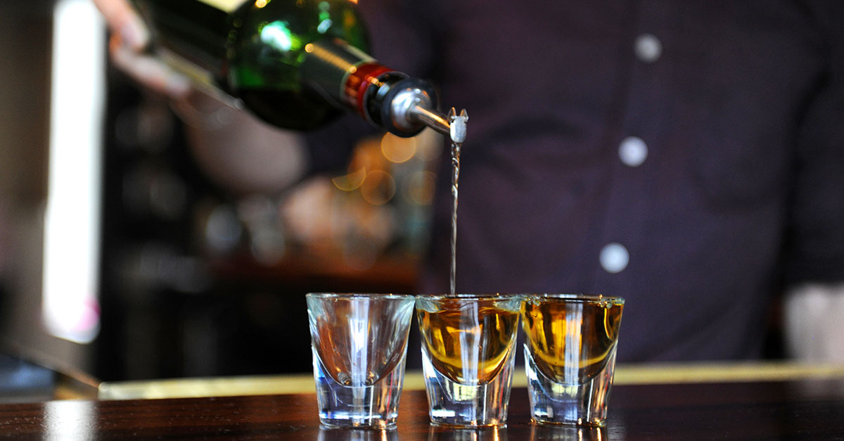 Un nuevo informe clasifica las marcas de bebidas espirituosas más populares para los tragos en los menús estadounidenses