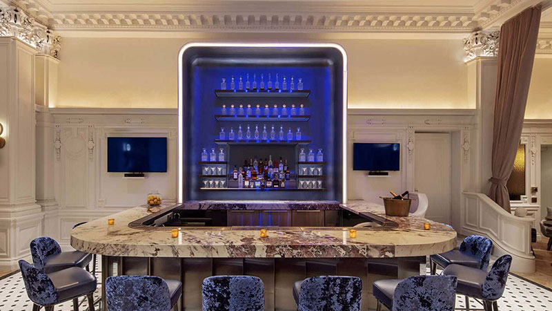 El Blue Bar es uno de los bares de hotel más emblemáticos de Nueva York.