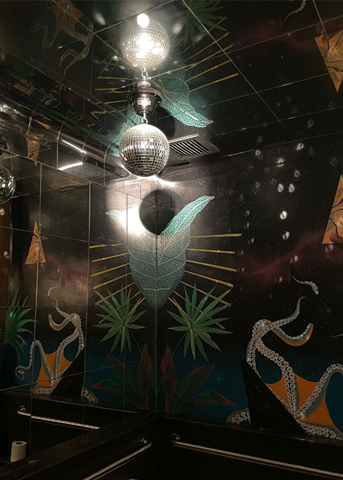 Oxomoco tiene uno de los mejores baños de bar de Nueva York.
