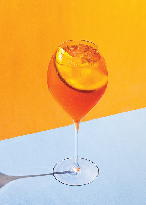 El Aperol Spritz es un pedido de bar del aeropuerto.