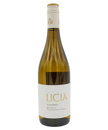 Bodegas La Val 'Licia' Albariño 2024 es uno de los mejores Albarinos de las Rías Baixas de España.
