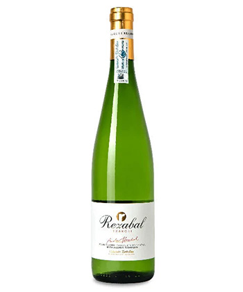 El txakoli será el vino del verano, según los sumilleres.