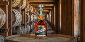Old Fitzgerald agrega whisky bourbon puro de Kentucky de 10 años a su serie de decantadores embotellados en Bond