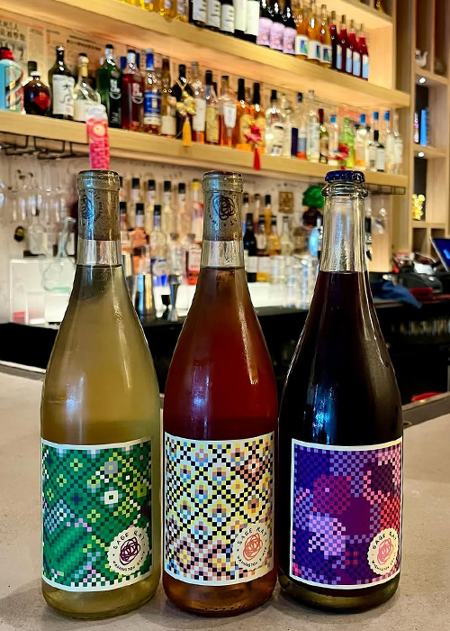 En Pinch Chinese, combine el pollo asado con un vino divertido.