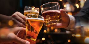Informe: La tasa de consumo de alcohol de la generación Z aumenta al 74%, mientras que los boomers impulsan la disminución general