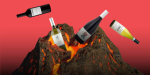 De Santorini a las Islas Canarias: 7 regiones vinícolas volcánicas más allá del monte Etna que vale la pena explorar