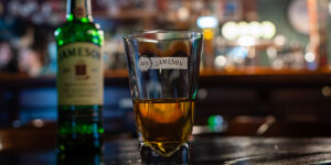 Jameson anuncia asociación con la NFL, reemplazando a Diageo como patrocinador oficial de bebidas espirituosas