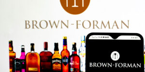 Resumen semanal de Booze News: Brown-Forman rechaza otra oferta de Sazerac, Estados Unidos levanta los aranceles al whisky escocés y más
