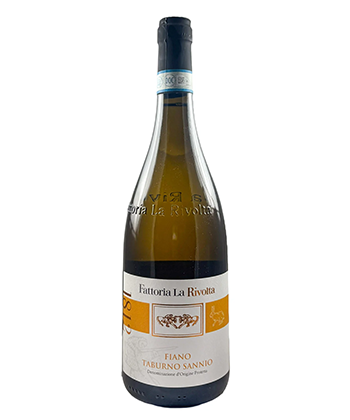 Fattoria La Rivolta Fiano Taburno Sannio es uno de los mejores vinos blancos de la Campania italiana.