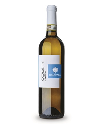 Contrada Fiano di Avellino 2024 es uno de los mejores vinos blancos de la región italiana de Campania.