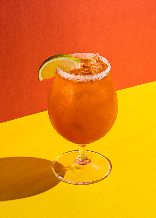Una Michelada es una de las mejores bebidas del portón trasero, según los bartenders.