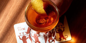 Nuevo bar de Nueva York bajo fuego por copiar el nombre y la marca del mejor bar del mundo